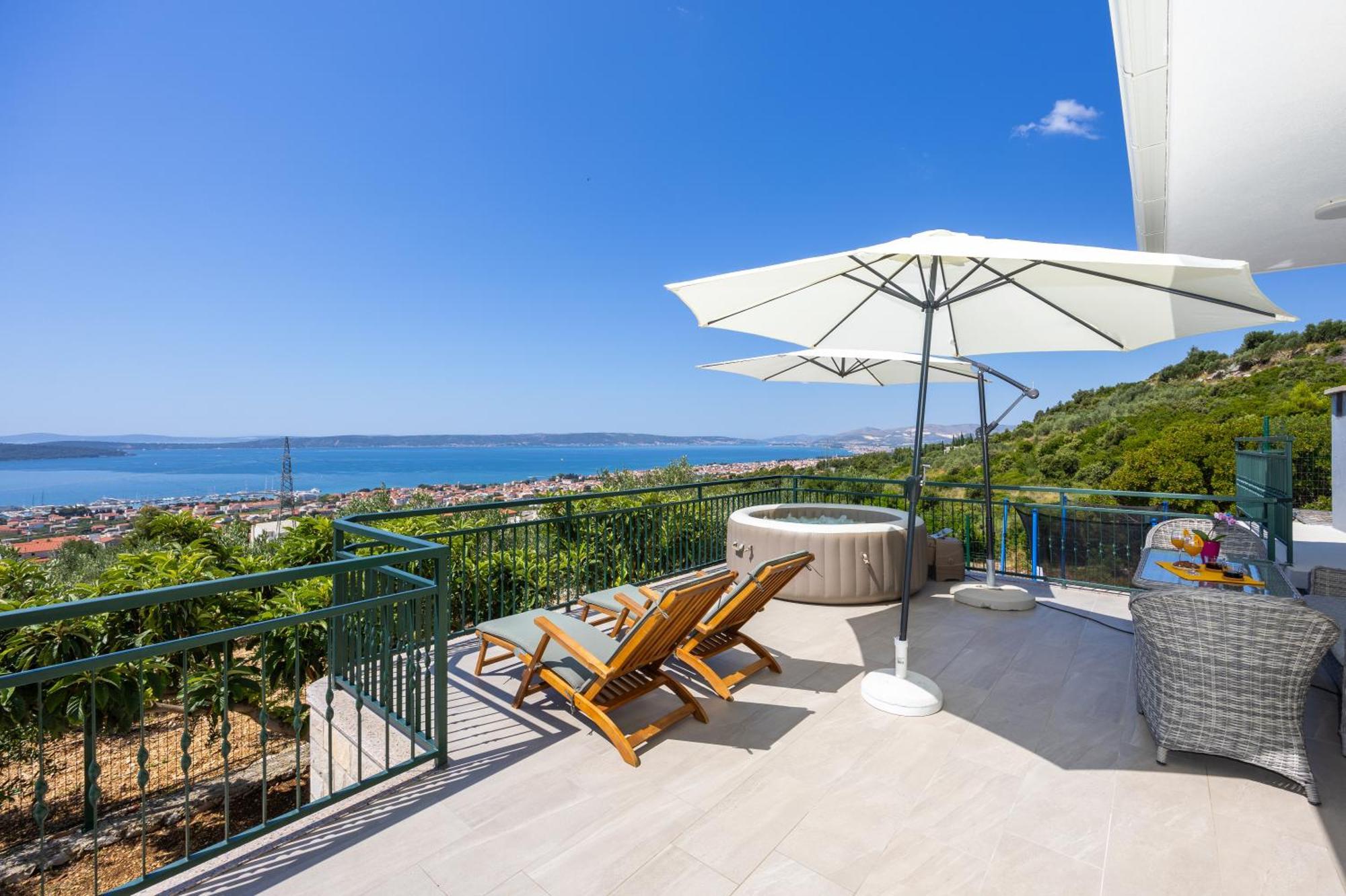 Private Villa Golden Hour With A View Of Split Area Kaštel Sućurac Exterior foto
